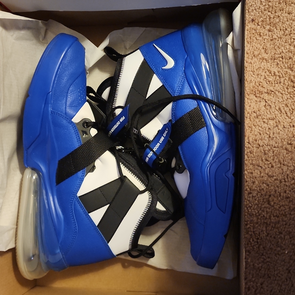Nike Air Force utility 270